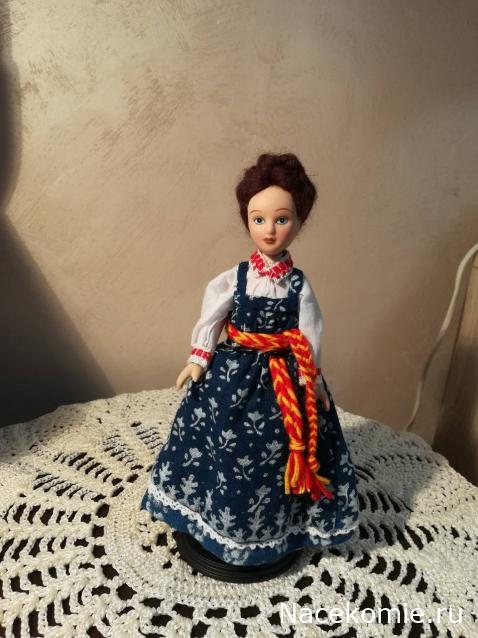 Куклы в народных костюмах №5 Кукла в зимнем костюме Архангельской губернии