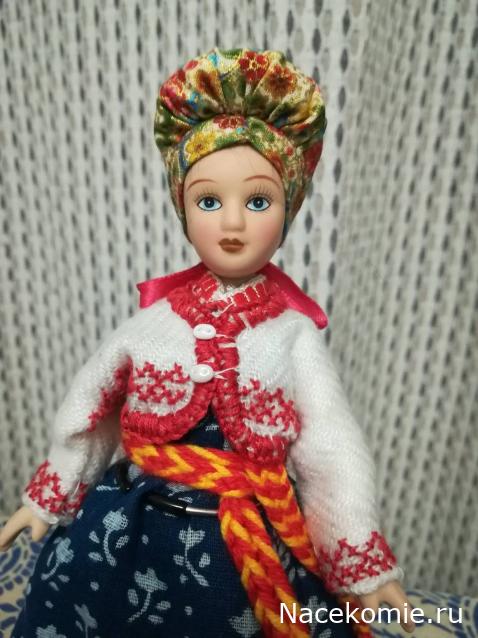 Куклы в народных костюмах №5 Кукла в зимнем костюме Архангельской губернии