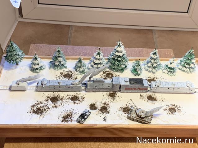 Зимняя диорама "Сражение Бронепоезда РККА с немецкой бронетехникой: бомбовая атака Юнкерса..." в М 1:160