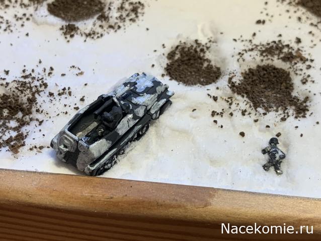 Зимняя диорама "Сражение Бронепоезда РККА с немецкой бронетехникой: бомбовая атака Юнкерса..." в М 1:160