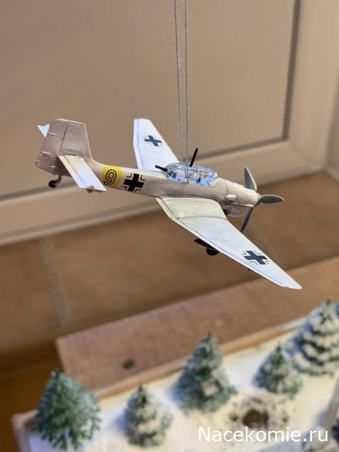 Зимняя диорама "Сражение Бронепоезда РККА с немецкой бронетехникой: бомбовая атака Юнкерса..." в М 1:160