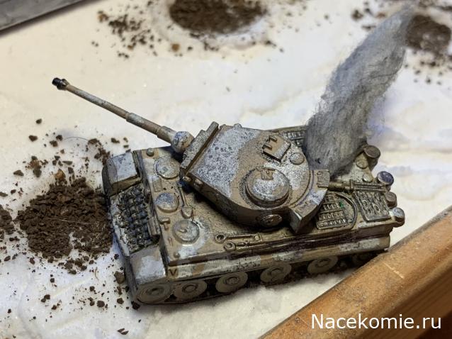 Зимняя диорама "Сражение Бронепоезда РККА с немецкой бронетехникой: бомбовая атака Юнкерса..." в М 1:160