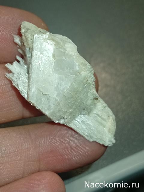 Камни и Минералы. Тайны Недр №26 - Волластонит