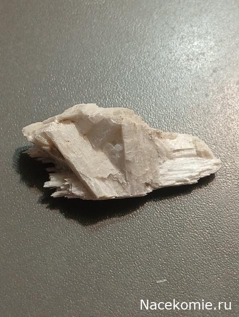 Камни и Минералы. Тайны Недр №26 - Волластонит