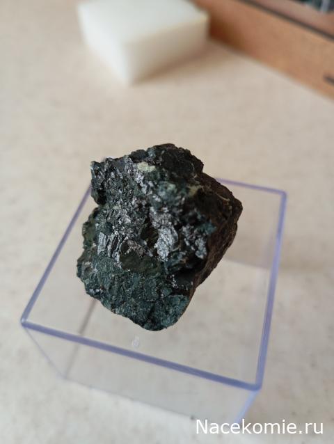 Камни и Минералы. Тайны Недр №25 - Ильменит