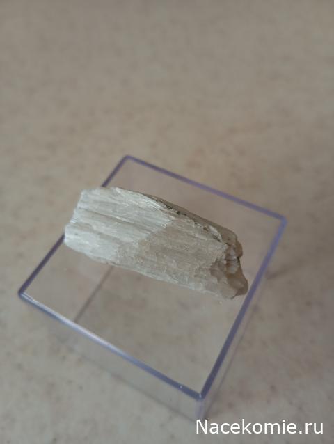 Камни и Минералы. Тайны Недр №26 - Волластонит