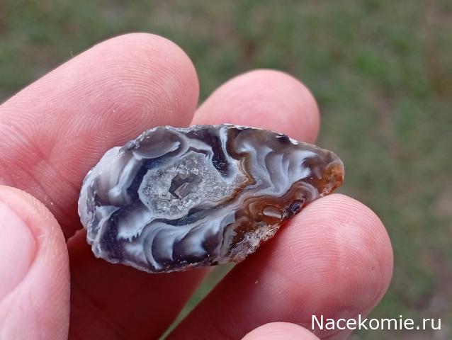 Камни и Минералы. Тайны Недр №27 - Жеода Халцедона