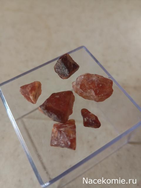 Камни и Минералы. Тайны Недр №29 - Гессонит