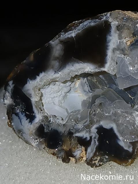 Камни и Минералы. Тайны Недр №27 - Жеода Халцедона