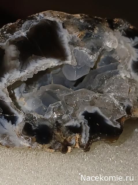 Камни и Минералы. Тайны Недр №27 - Жеода Халцедона