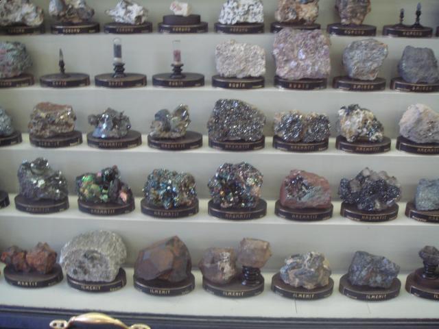 Минералы Сокровища Земли (2009) - График Выхода и обсуждение